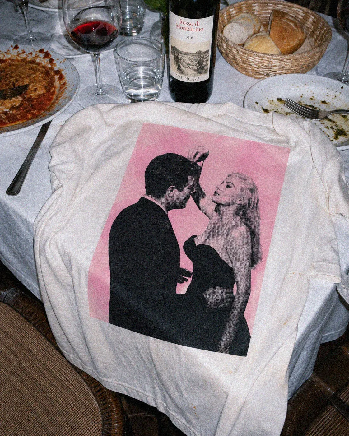 Groteska graphic T-shirt — La Dolce Vita
